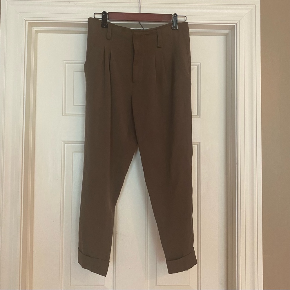 Alice and Olivia army green pleaded pant Size 4